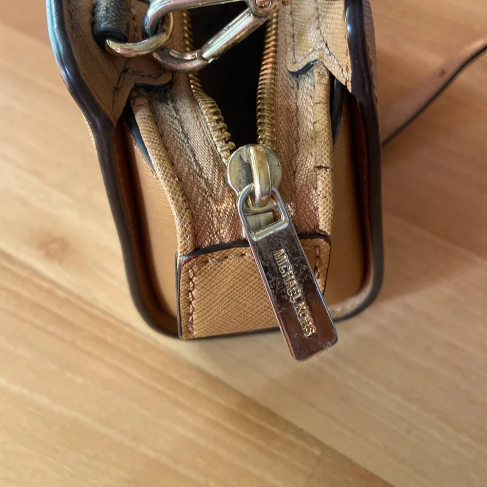 Small Michael Kors Handbag - Picture 9 of 14